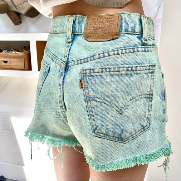 LOOSE FIT Rare Aqua/teal LEVIS 562 boho jean cut off shorts w raw hem - Picture 9 of 9